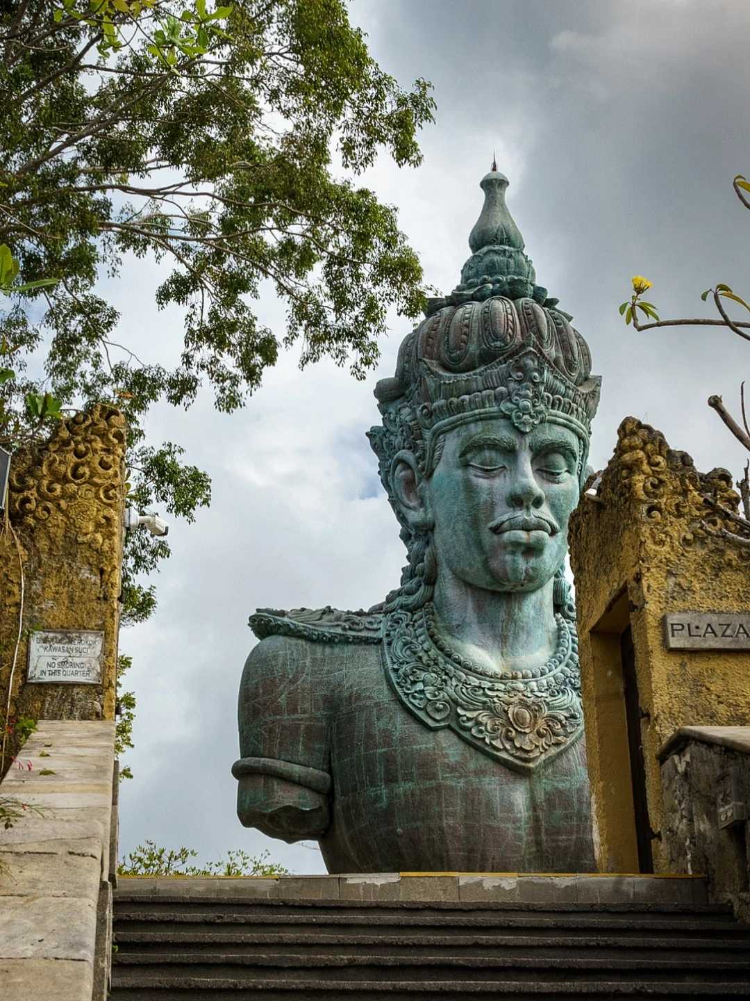 Bali-The giant statue of Vishnu in Garuda Wisnu Square in southern Bali, one of the main gods of Hinduism