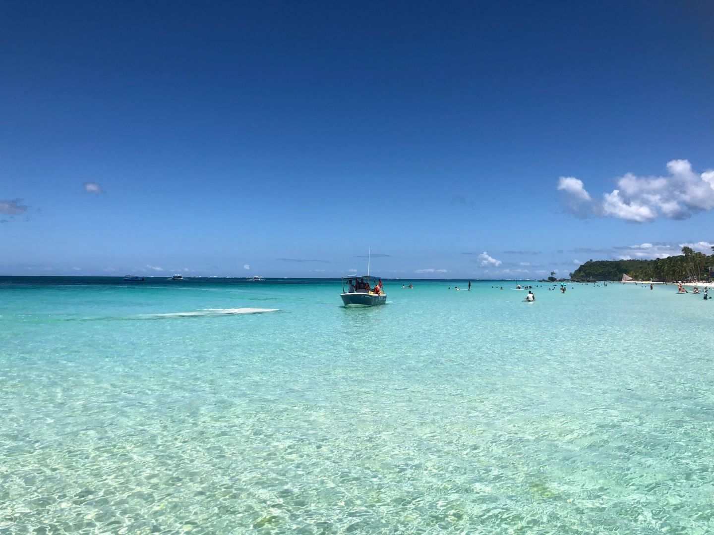 Boracay-Boracay, eternal summer and gentle sea breeze, everything is so vibrant