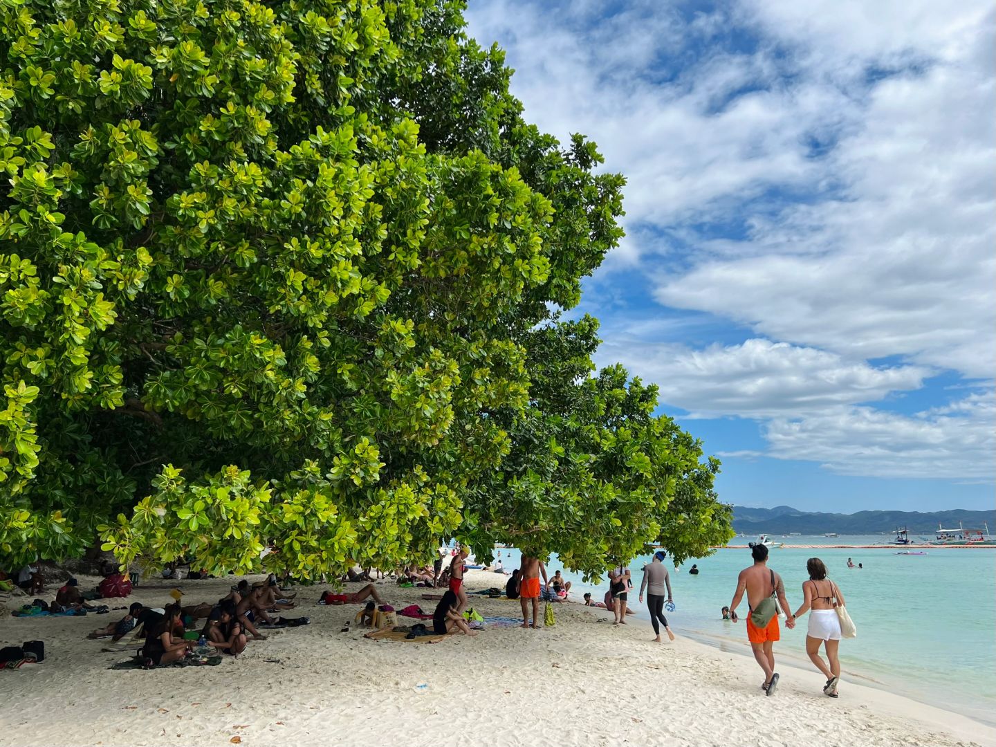 Boracay-Boracay, eternal summer and gentle sea breeze, everything is so vibrant