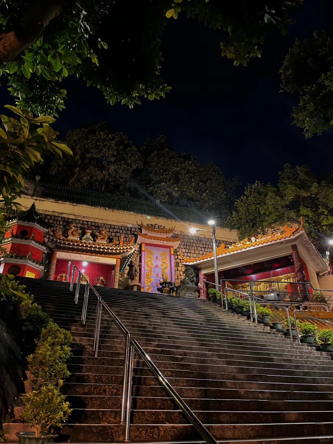 Macao-Macau is one of the safest cities in China, and it is also safe to hike at night.