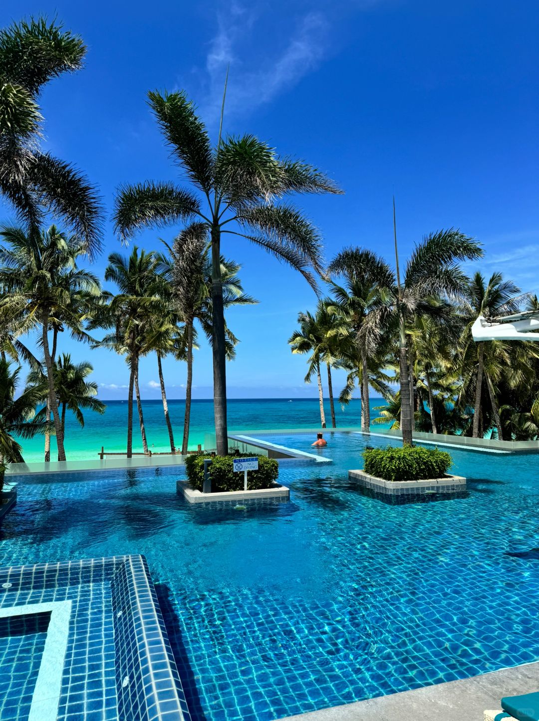 Boracay-Henann Crystal Sands Resort in Boracay, Philippines, has a great location and sea views