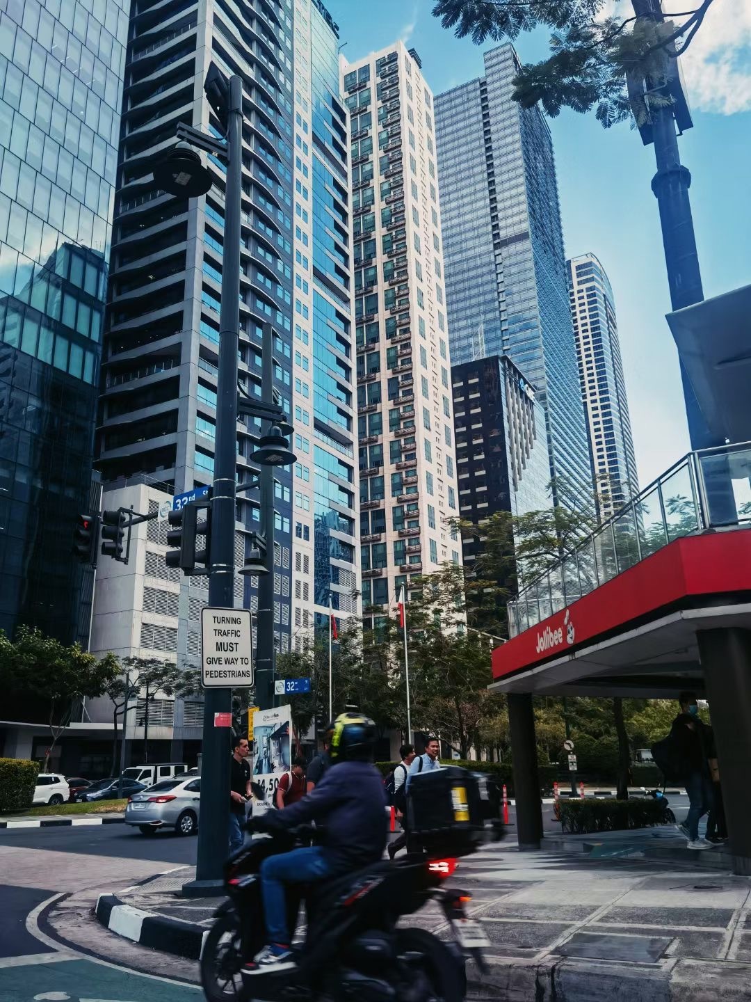 Manila/Luzon-OKADA Hotel in Manila, Philippines, in the bustling area of ​​Makati CBD, with large rooms