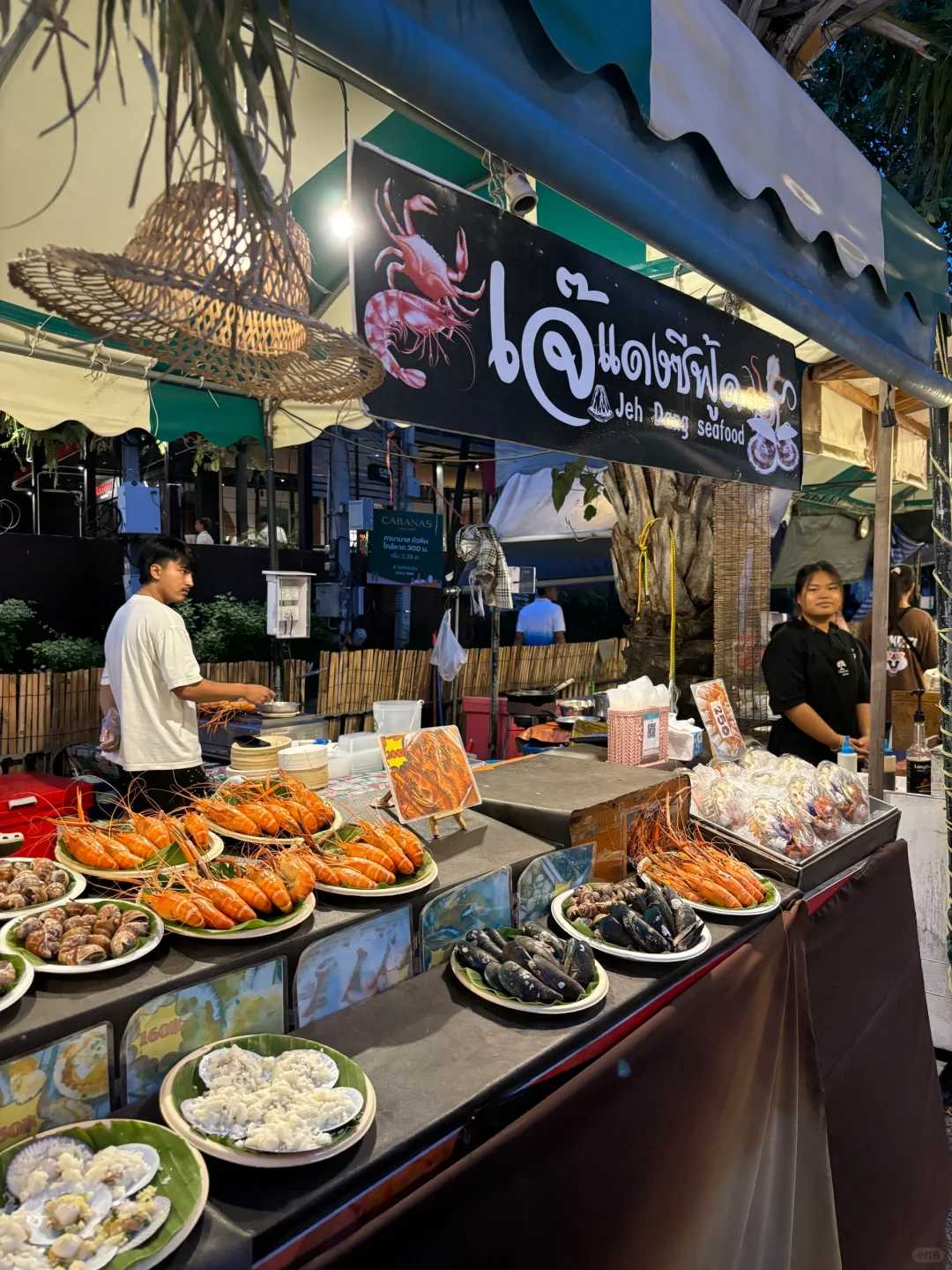 Hua Hin-Hua Hin Night Market Guide, taste a variety of Thai food, experience Thai massage and street band performances