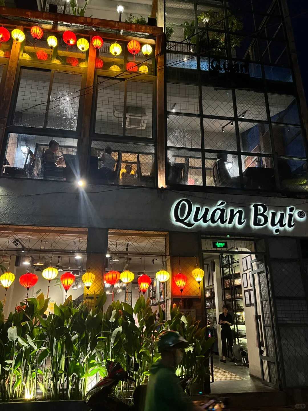 Ho Chi Minh-B á nh M ì Huynh Hoa, 5KU Station, and PH Ở TH Ậ N QU Ậ N 1. Restaurants all delicious