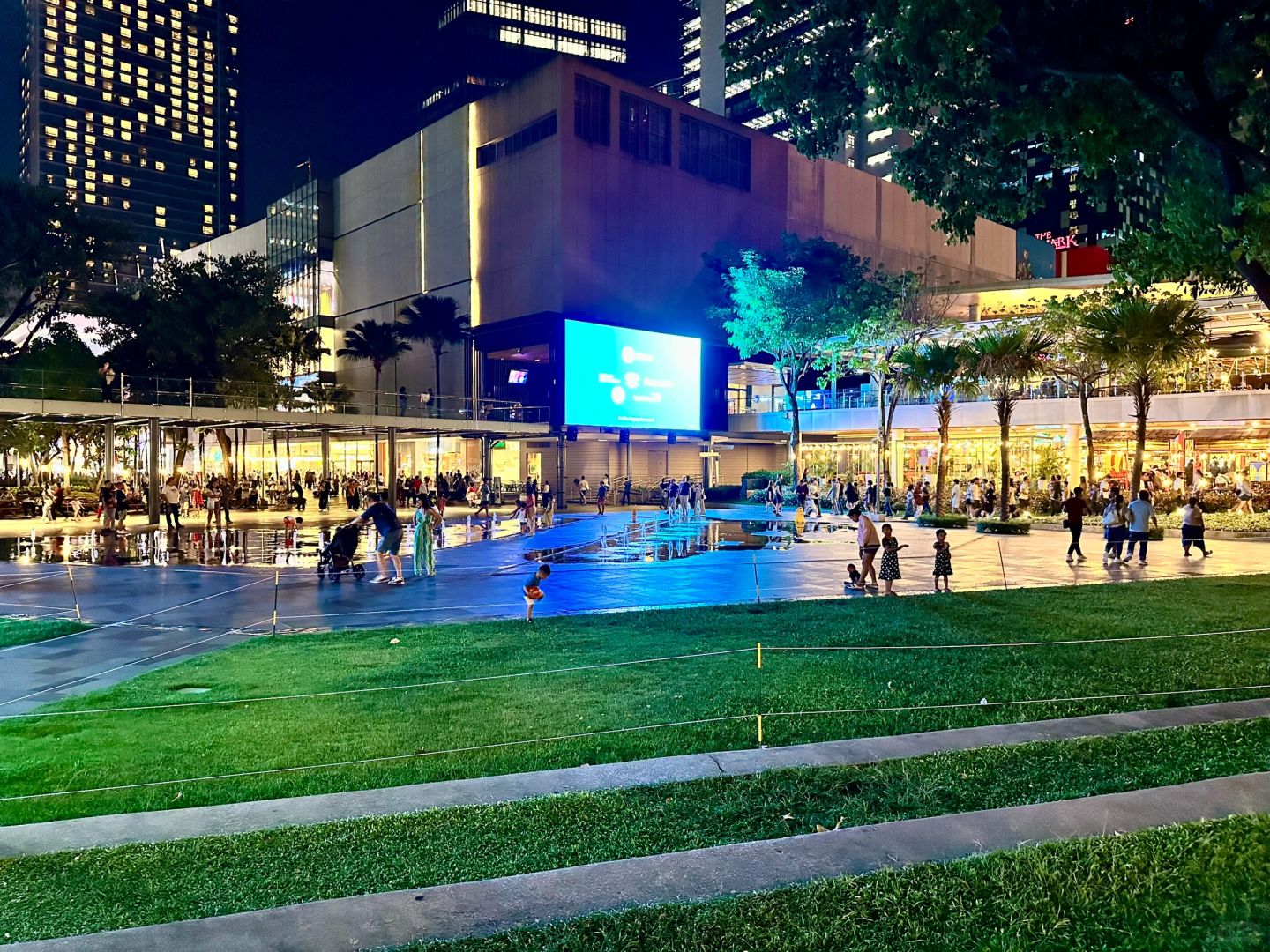 Manila/Luzon-Manila BGC High Street, every mall and shop is crowded with people at night