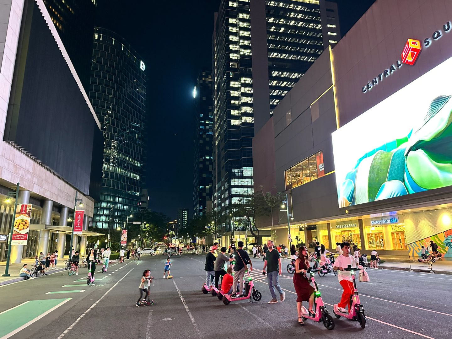 Manila/Luzon-Manila BGC High Street, every mall and shop is crowded with people at night