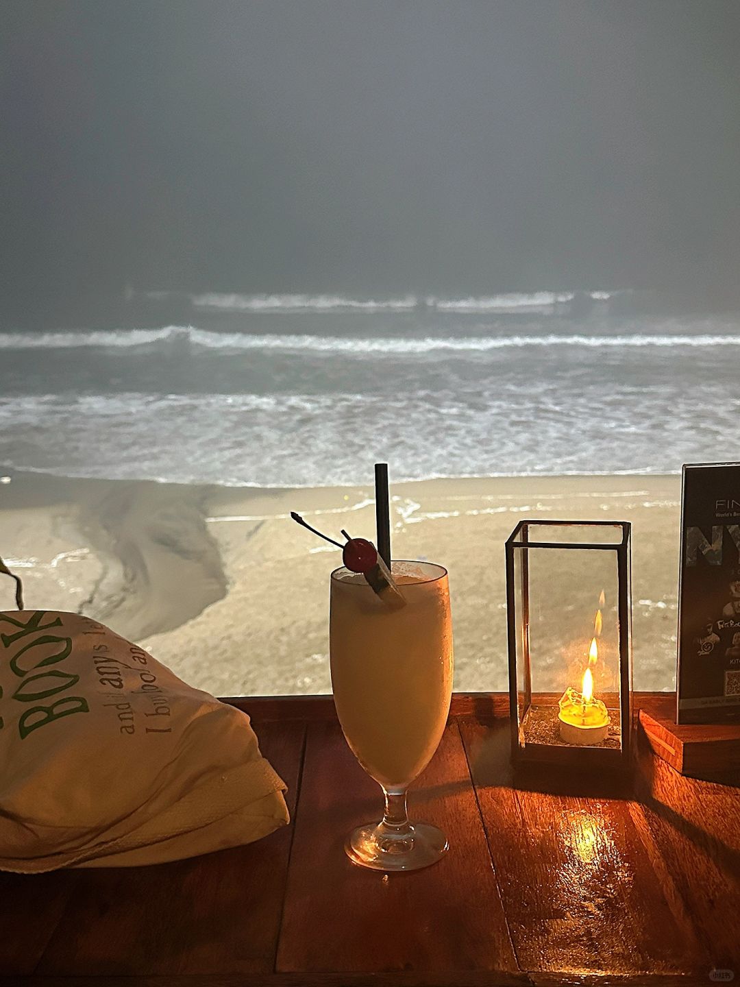 Bali-Finns Bar, the world's largest beach club, 🍍taste pinna colada and sex on the beach wine