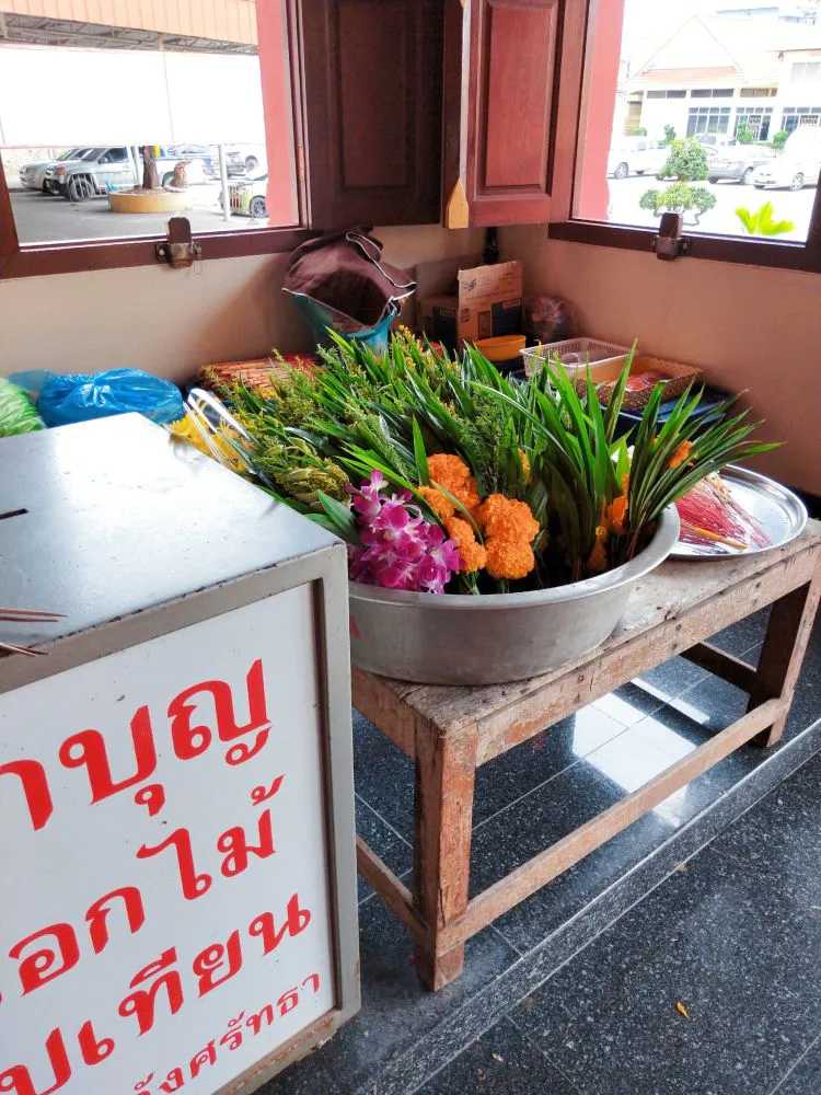 Hua Hin-The ice cream sold by the uncle at the entrance of Hua Hin Railway Station Temple is really delicious