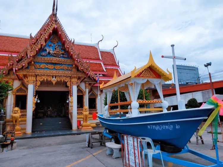 Hua Hin-The ice cream sold by the uncle at the entrance of Hua Hin Railway Station Temple is really delicious