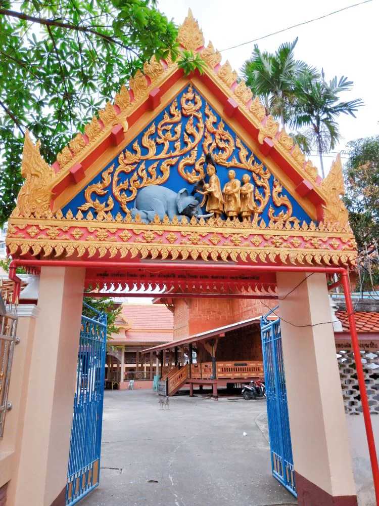 Hua Hin-The ice cream sold by the uncle at the entrance of Hua Hin Railway Station Temple is really delicious