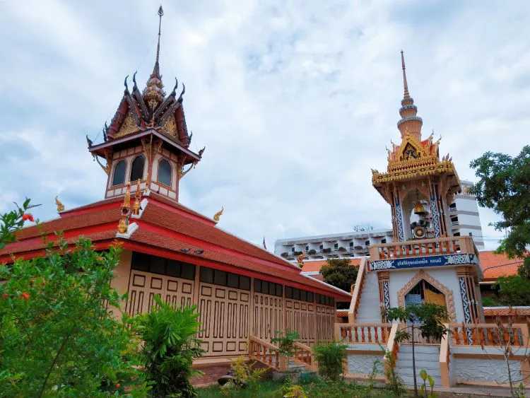 Hua Hin-The ice cream sold by the uncle at the entrance of Hua Hin Railway Station Temple is really delicious