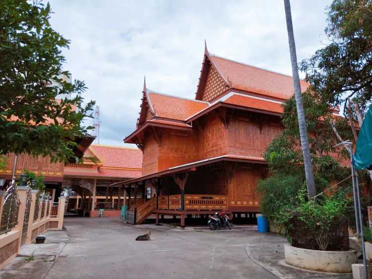 Hua Hin-The ice cream sold by the uncle at the entrance of Hua Hin Railway Station Temple is really delicious