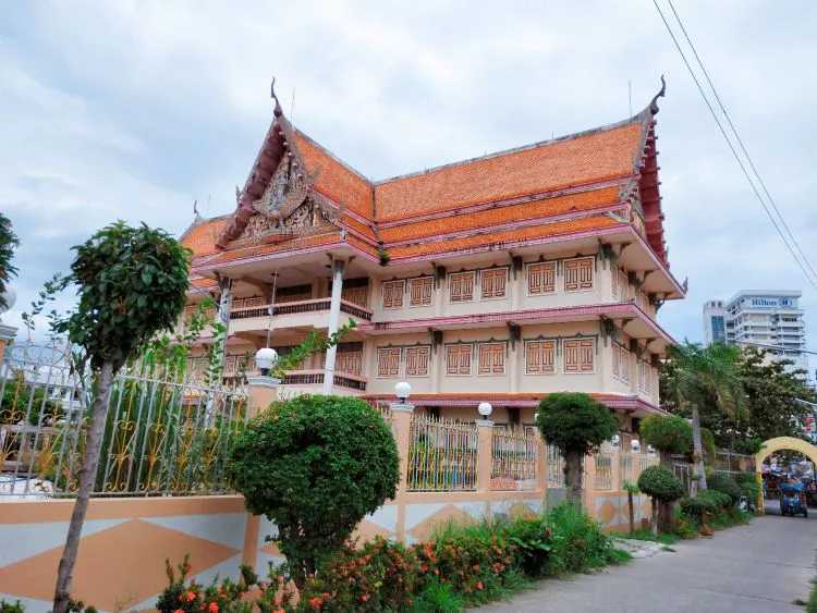 Hua Hin-The ice cream sold by the uncle at the entrance of Hua Hin Railway Station Temple is really delicious