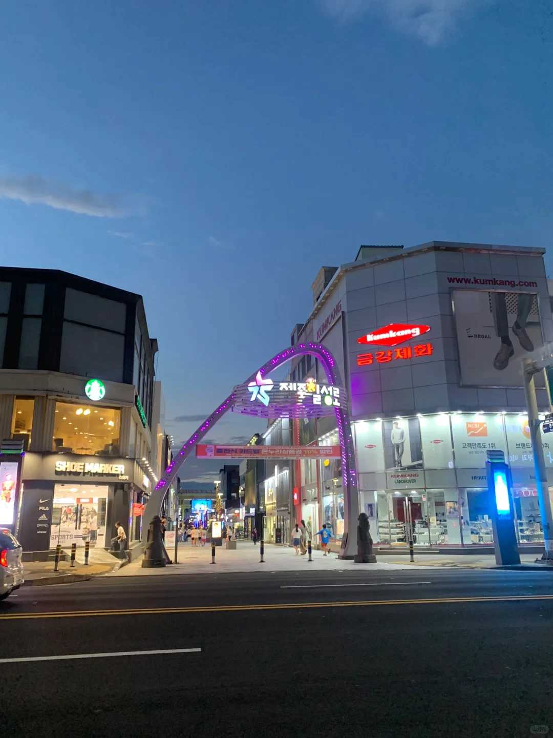 Busan/Jeju-Dongmen Market & Qixing Road Pedestrian Street, watch Korean uncles drinking and dancing