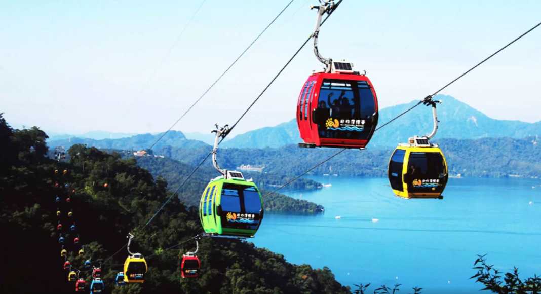 Taiwan-Taichung one-day chartered car tour guide, visit Wuling Farm and Nantou Sun Moon Lake