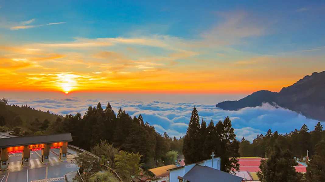 Taiwan-Taichung one-day chartered car tour guide, visit Wuling Farm and Nantou Sun Moon Lake