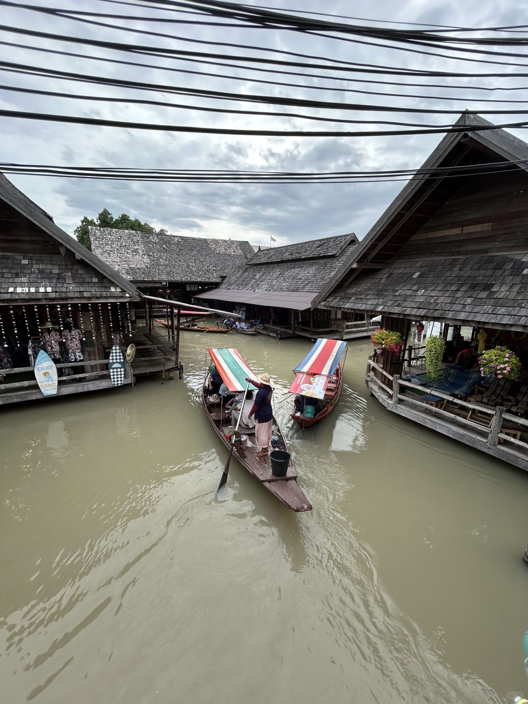 Pattaya-Pattaya Sifang Floating Market, local milk tea, fruits and handicrafts are cheap and good quality