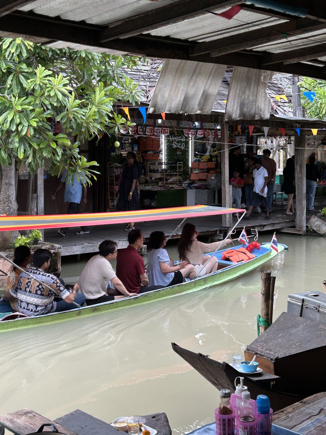 Pattaya-Pattaya Sifang Floating Market, local milk tea, fruits and handicrafts are cheap and good quality