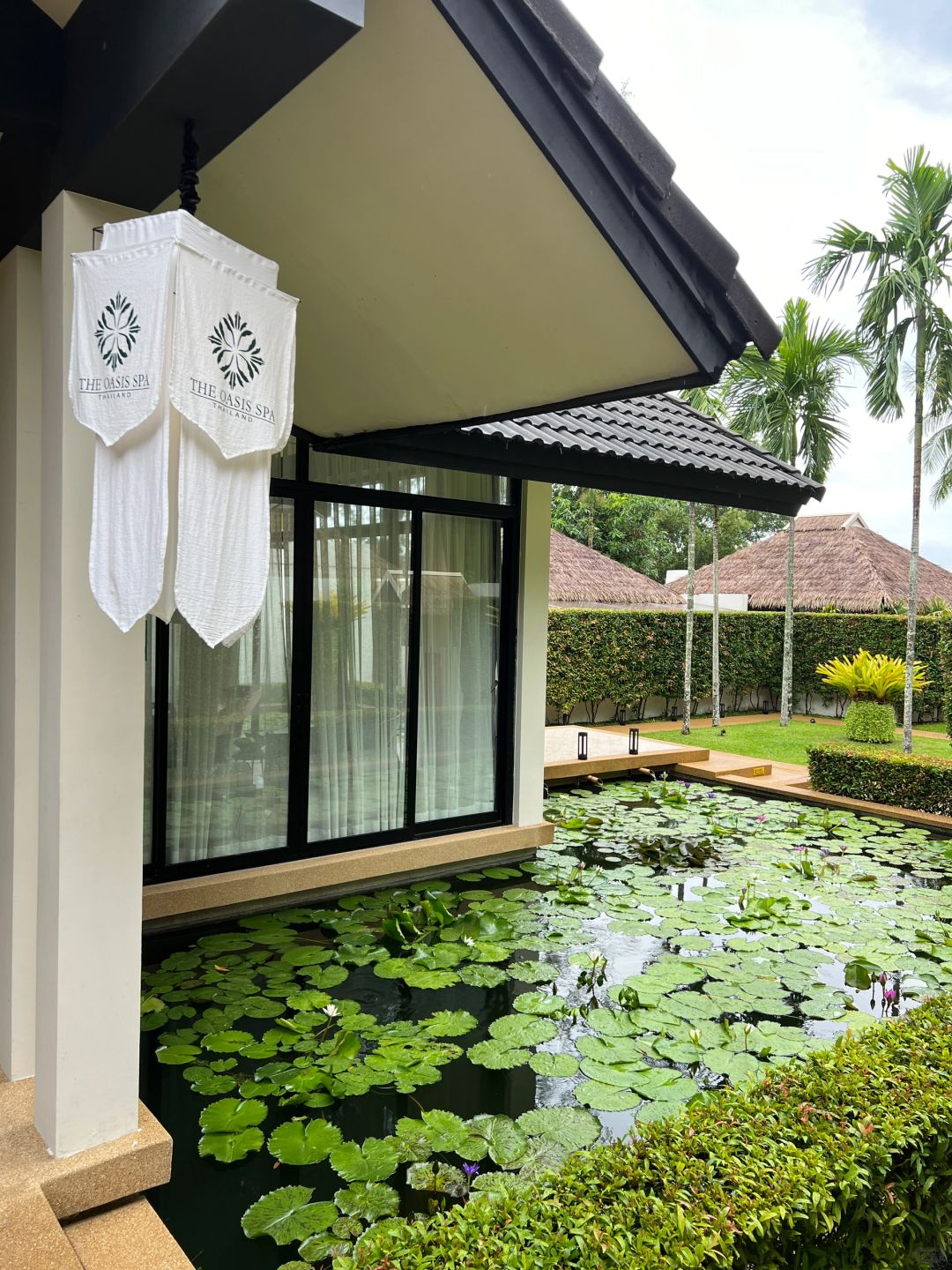 Phuket-Oasis Spa Massage Shop in Phuket, Thailand with price list, enjoy the luxury of a lady