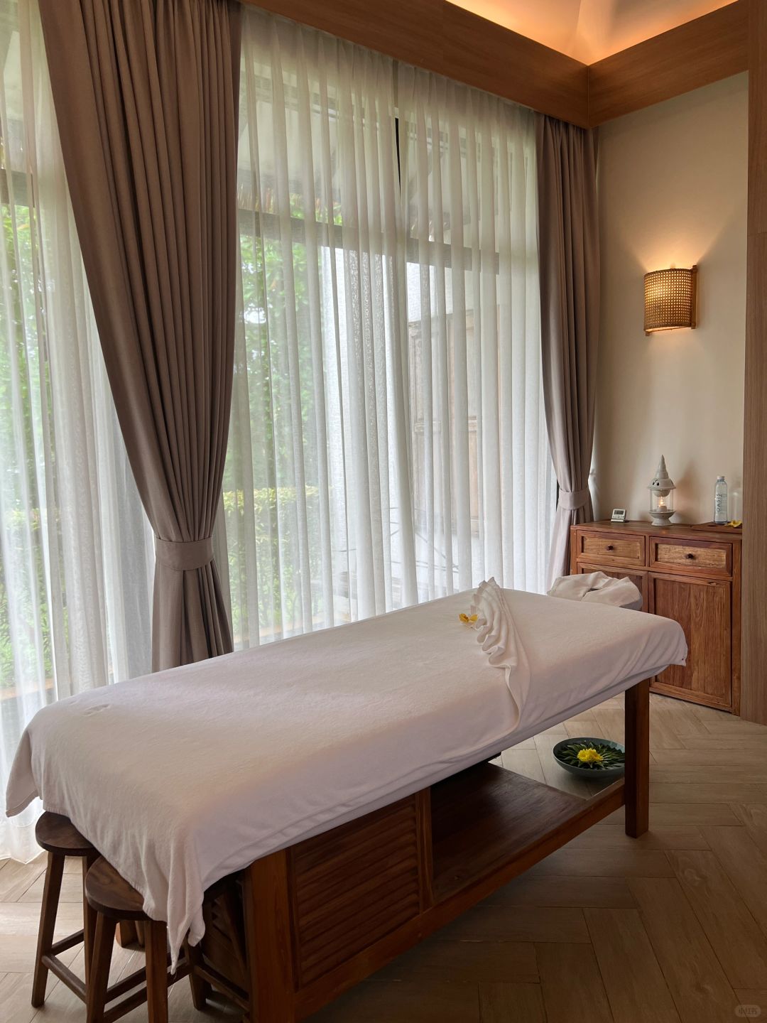 Phuket-Oasis Spa Massage Shop in Phuket, Thailand with price list, enjoy the luxury of a lady