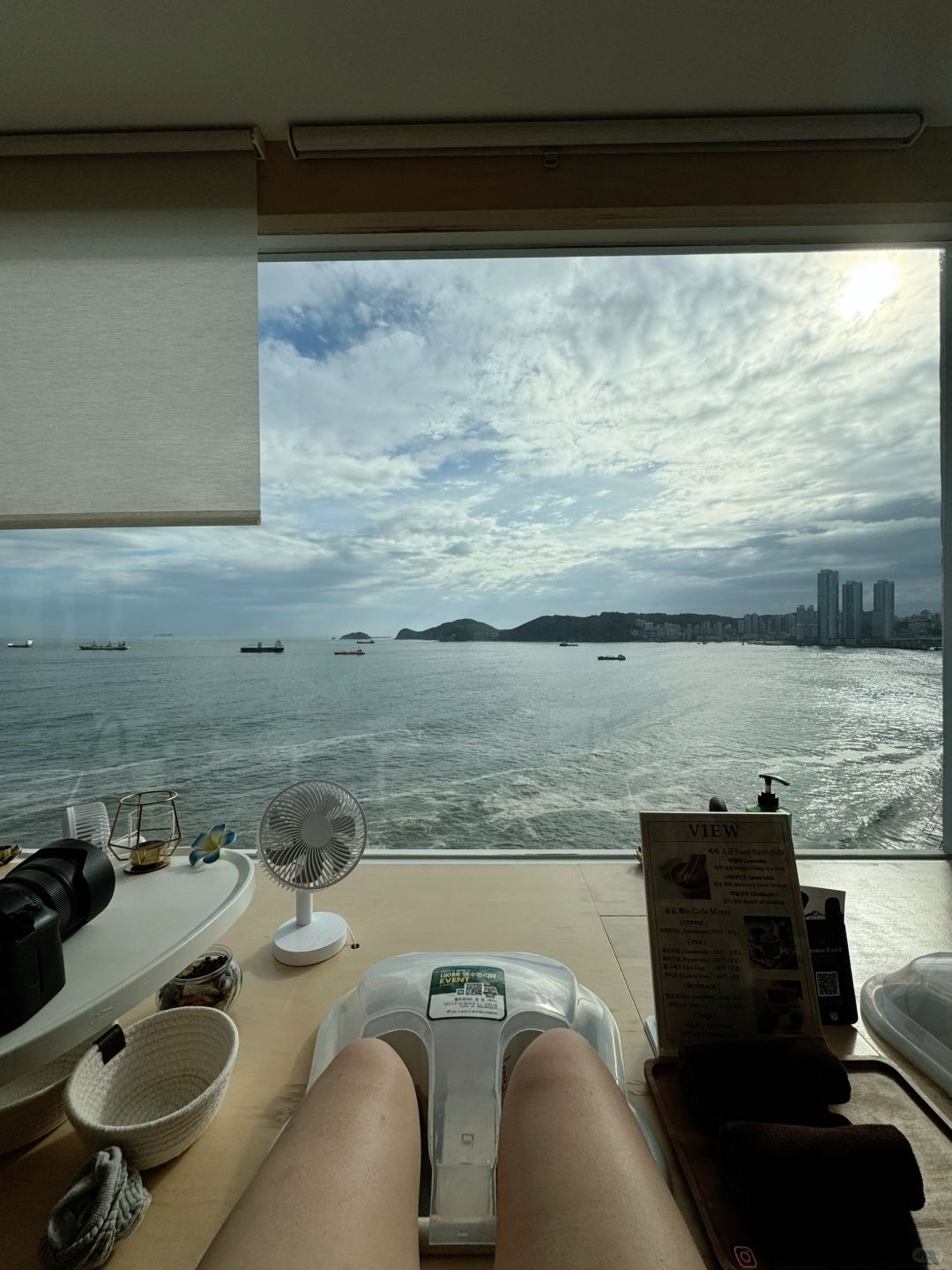 Busan/Jeju-Foot bath cafe view, a cafe where you can soak your feet in the white shallow beach of Busan