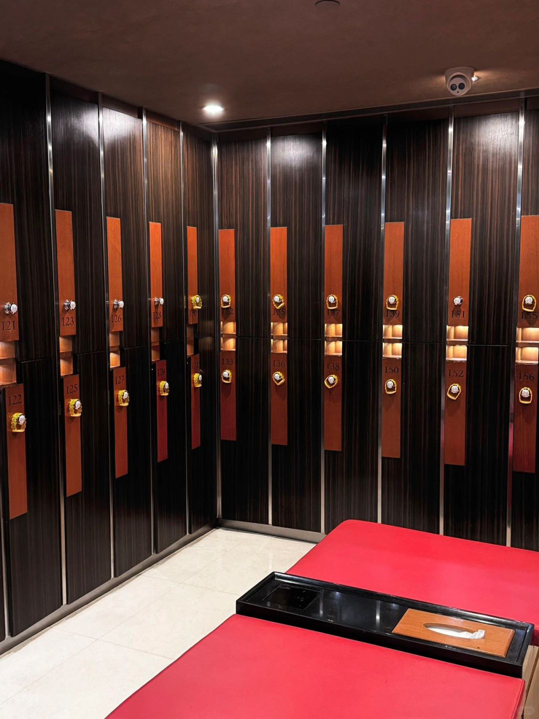 Macao-Macau Eighteen Sauna Massage, 4,000 square meters of luxurious space, paradise for men