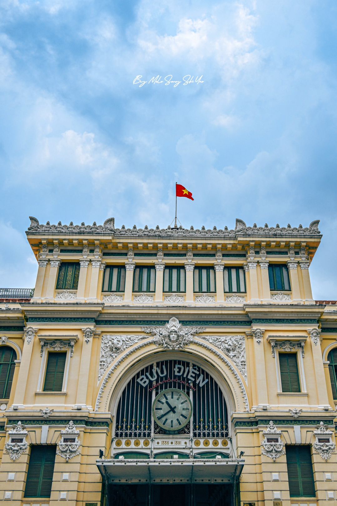 Ho Chi Minh-Visit Tan Dinh Church, Tan Dinh Market and War Memorial Museum in Ho Chi Minh