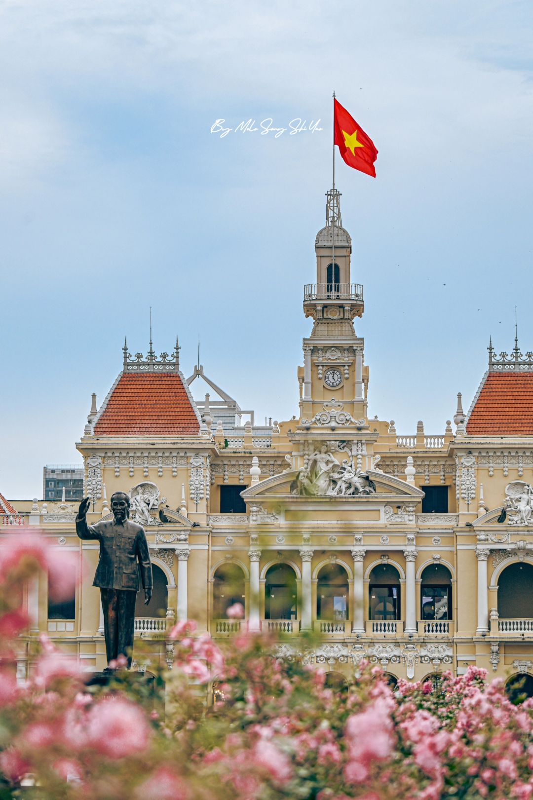 Ho Chi Minh-Visit Tan Dinh Church, Tan Dinh Market and War Memorial Museum in Ho Chi Minh