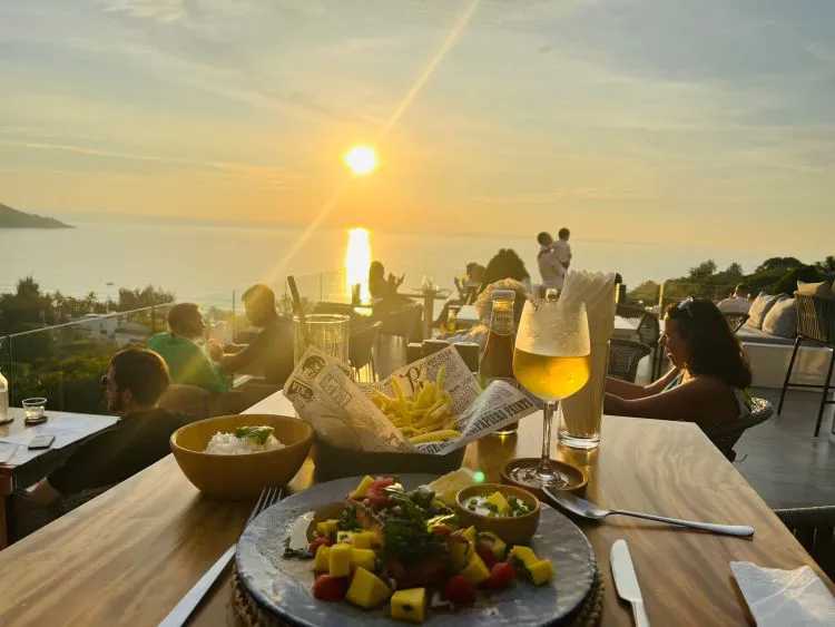 Phuket-The Sundeck cliff restaurant in Phuket, 🙄️order a glass of wine and enjoy the sunset on Kata Beach