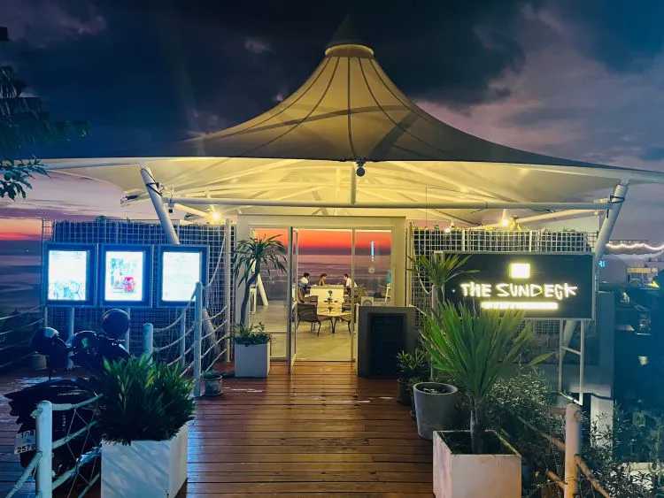 Phuket-The Sundeck cliff restaurant in Phuket, 🙄️order a glass of wine and enjoy the sunset on Kata Beach