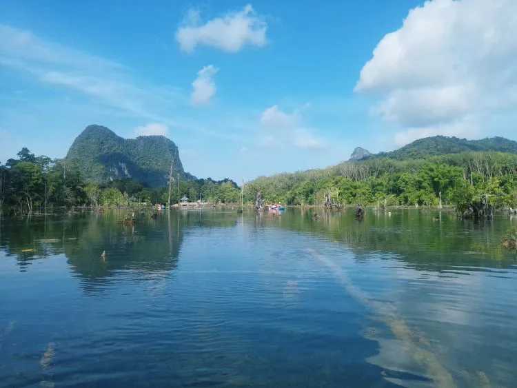 Krabi-Travel to Mirror Lake in Krabi Island, a beautiful secret place that you will never expect