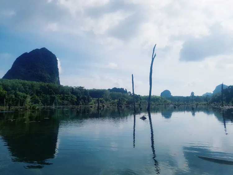 Krabi-Travel to Mirror Lake in Krabi Island, a beautiful secret place that you will never expect