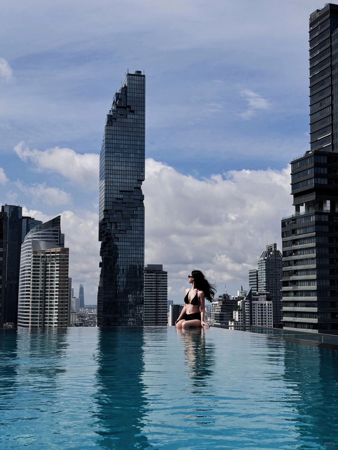 Bangkok-Amara Bangkok, Summer and freedom, the ancient Greek god of swimming pools