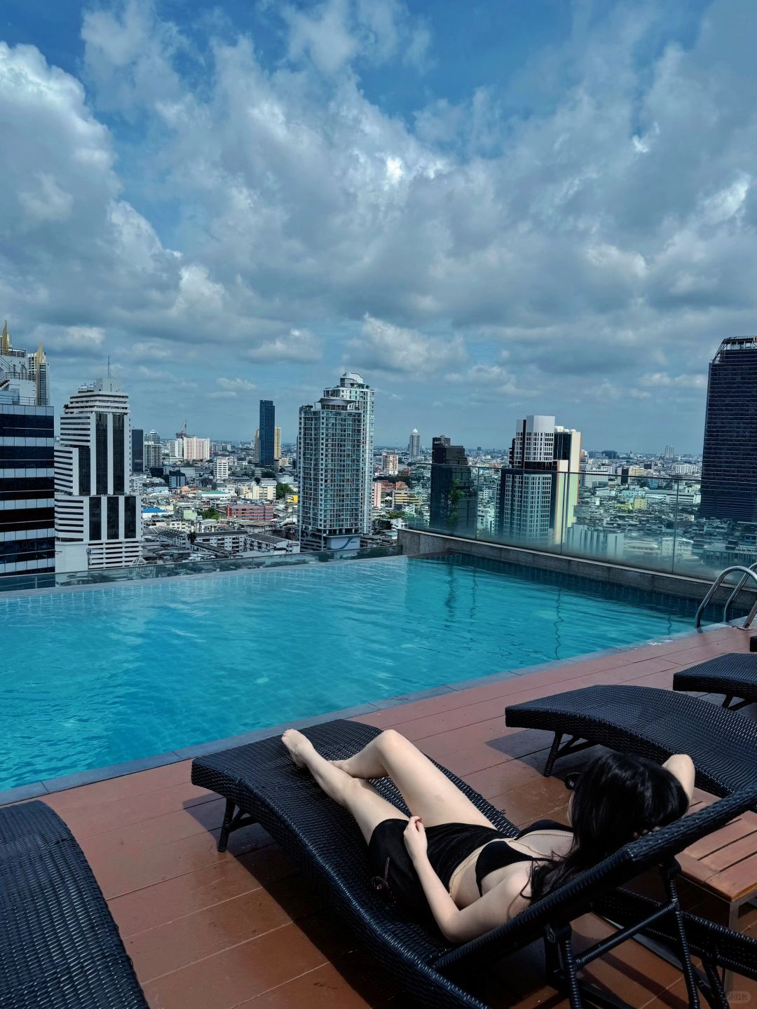 Bangkok-Amara Bangkok, Summer and freedom, the ancient Greek god of swimming pools