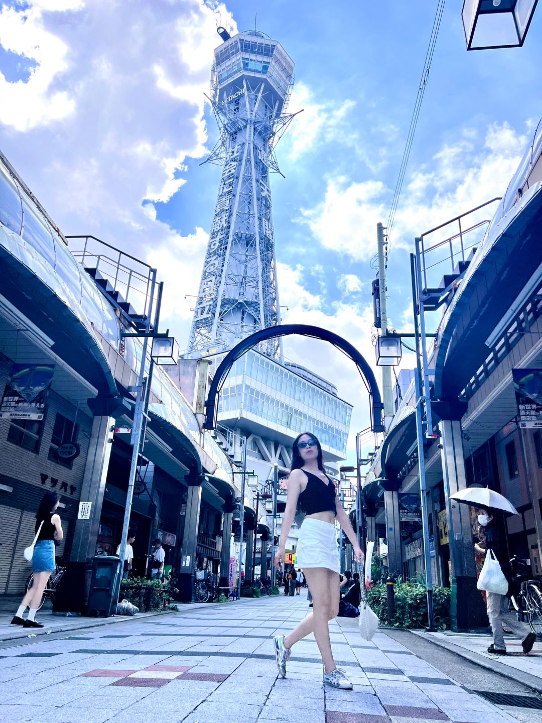 Osaka-Osaka, Japan, Tongtian Pavilion viewing platform landscape, blue sky and white clouds