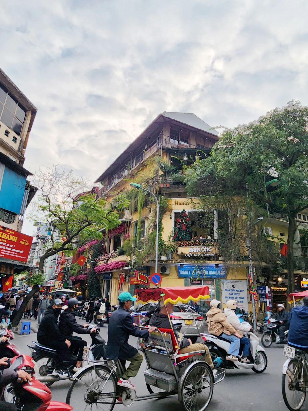 Hanoi-First time visiting Hanoi, stayed in the Old Quarter, very crowded and chaotic