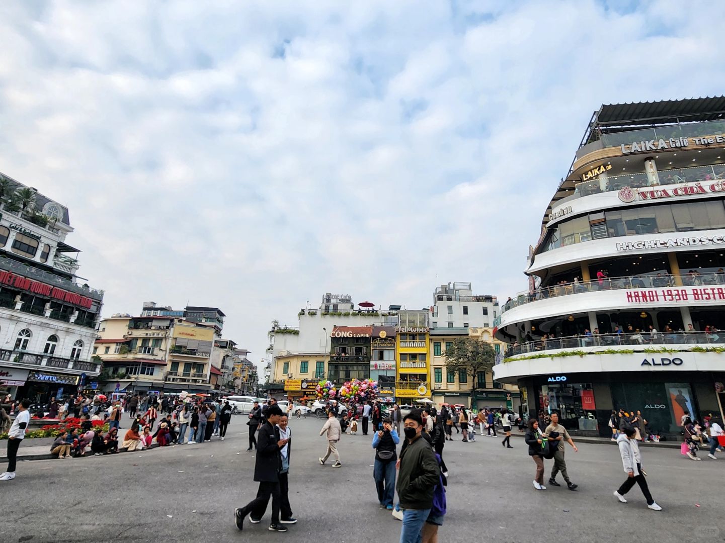 Hanoi-First time visiting Hanoi, stayed in the Old Quarter, very crowded and chaotic