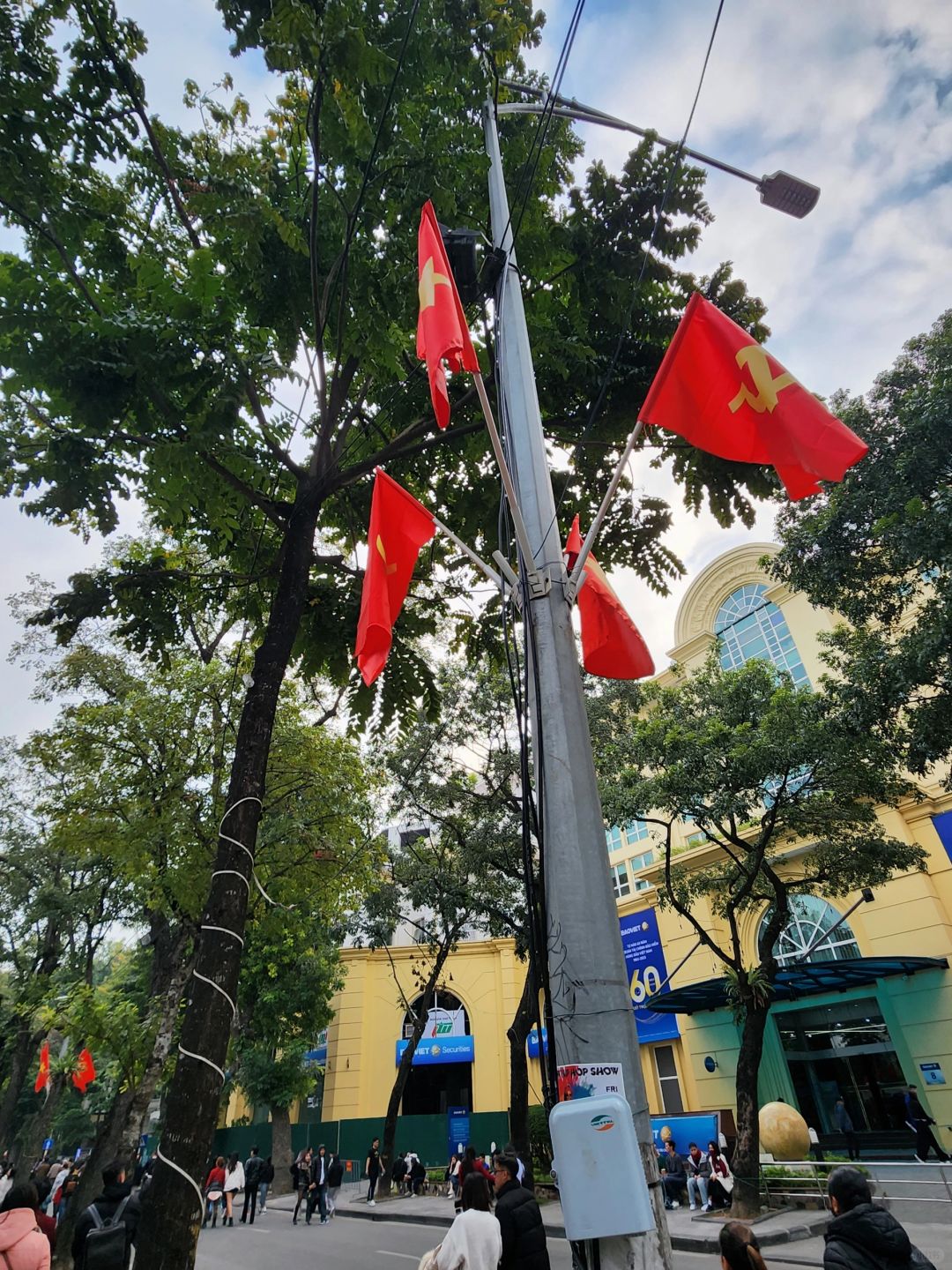 Hanoi-First time visiting Hanoi, stayed in the Old Quarter, very crowded and chaotic