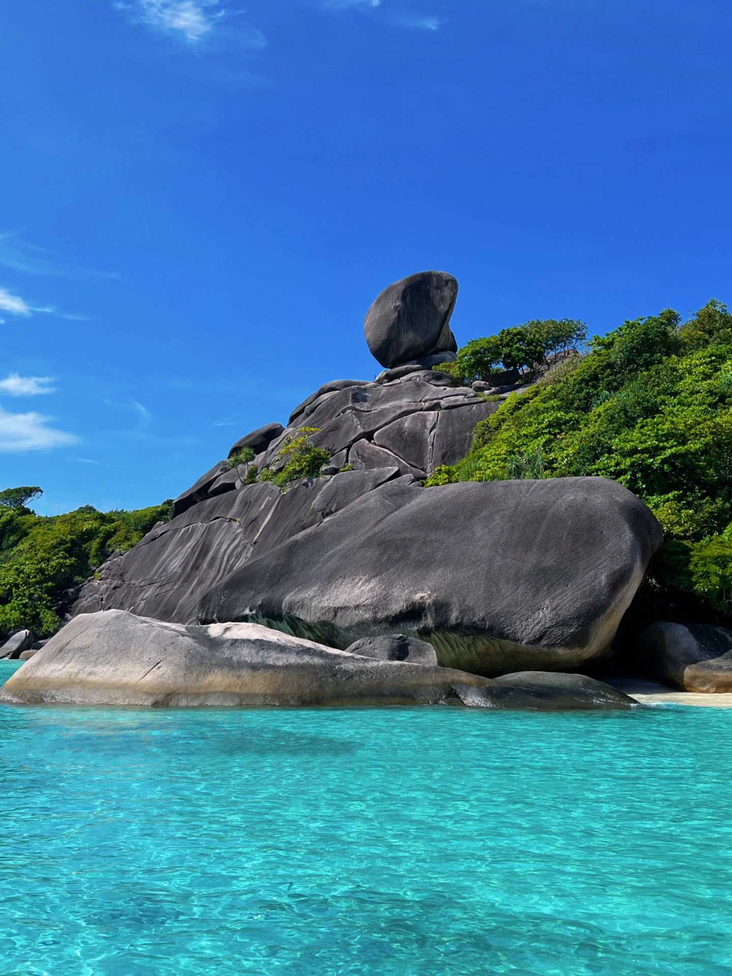 Phuket-Phuket must-see Maldives in Thailand, Similan Island to see the sailing rocks and underwater snorkeling