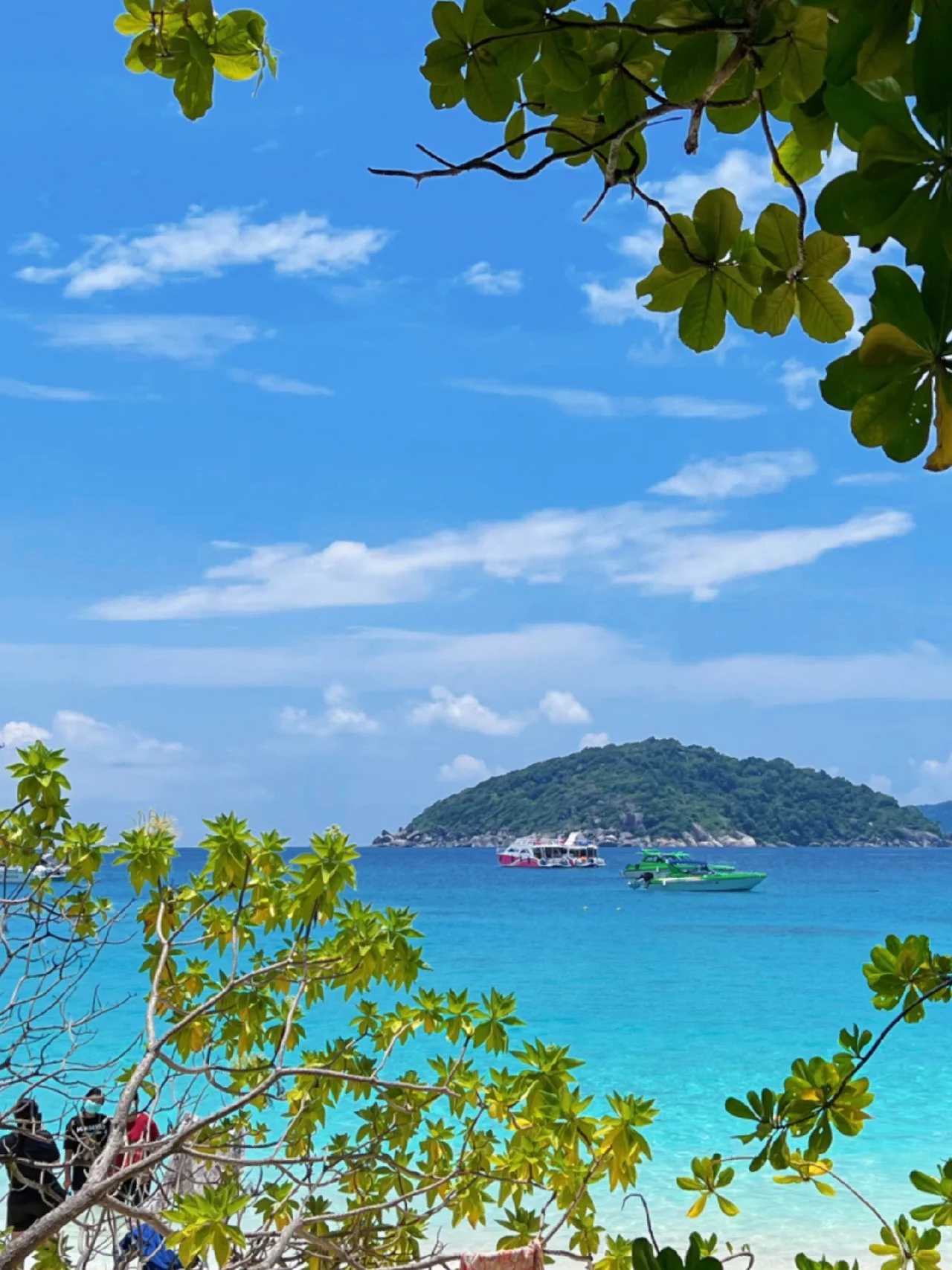 Phuket-Phuket must-see Maldives in Thailand, Similan Island to see the sailing rocks and underwater snorkeling