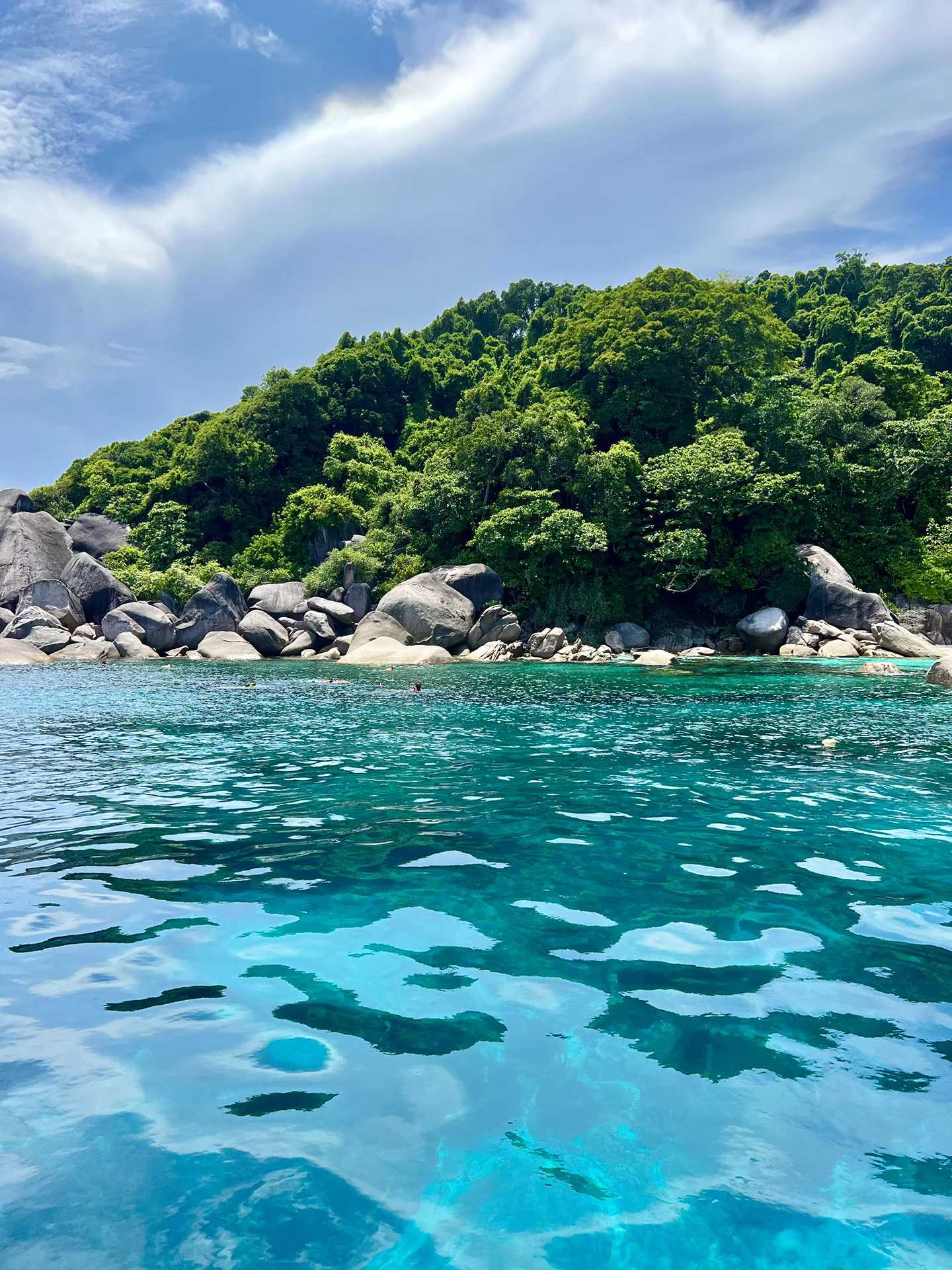 Phuket-Phuket must-see Maldives in Thailand, Similan Island to see the sailing rocks and underwater snorkeling