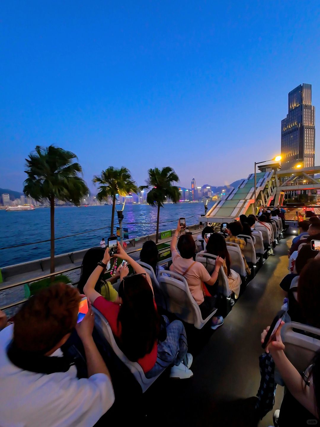 Hong kong-Experience the sunset ride and sightseeing bus in Hong Kong and explore the city at sunset