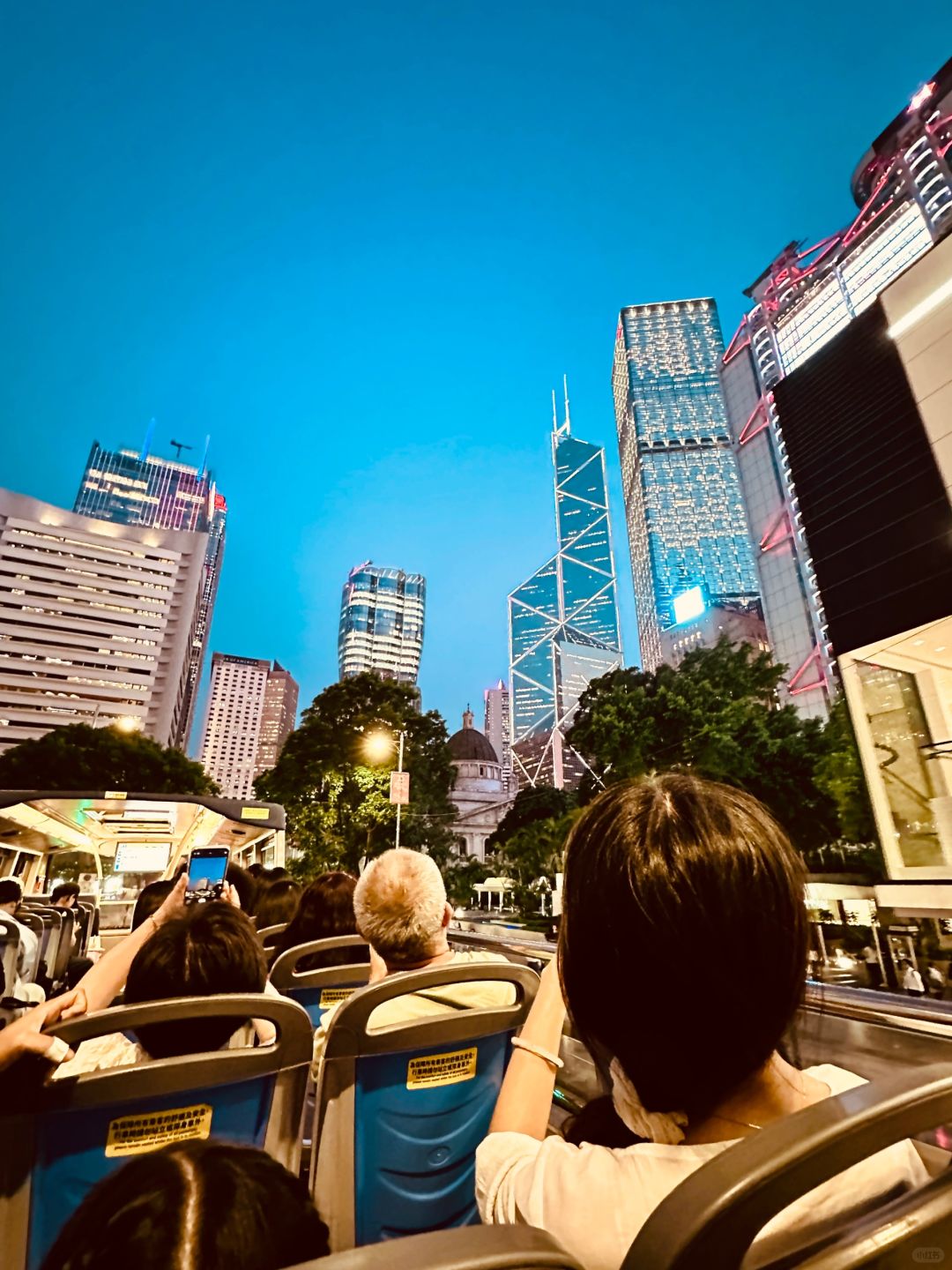 Hong kong-Experience the sunset ride and sightseeing bus in Hong Kong and explore the city at sunset