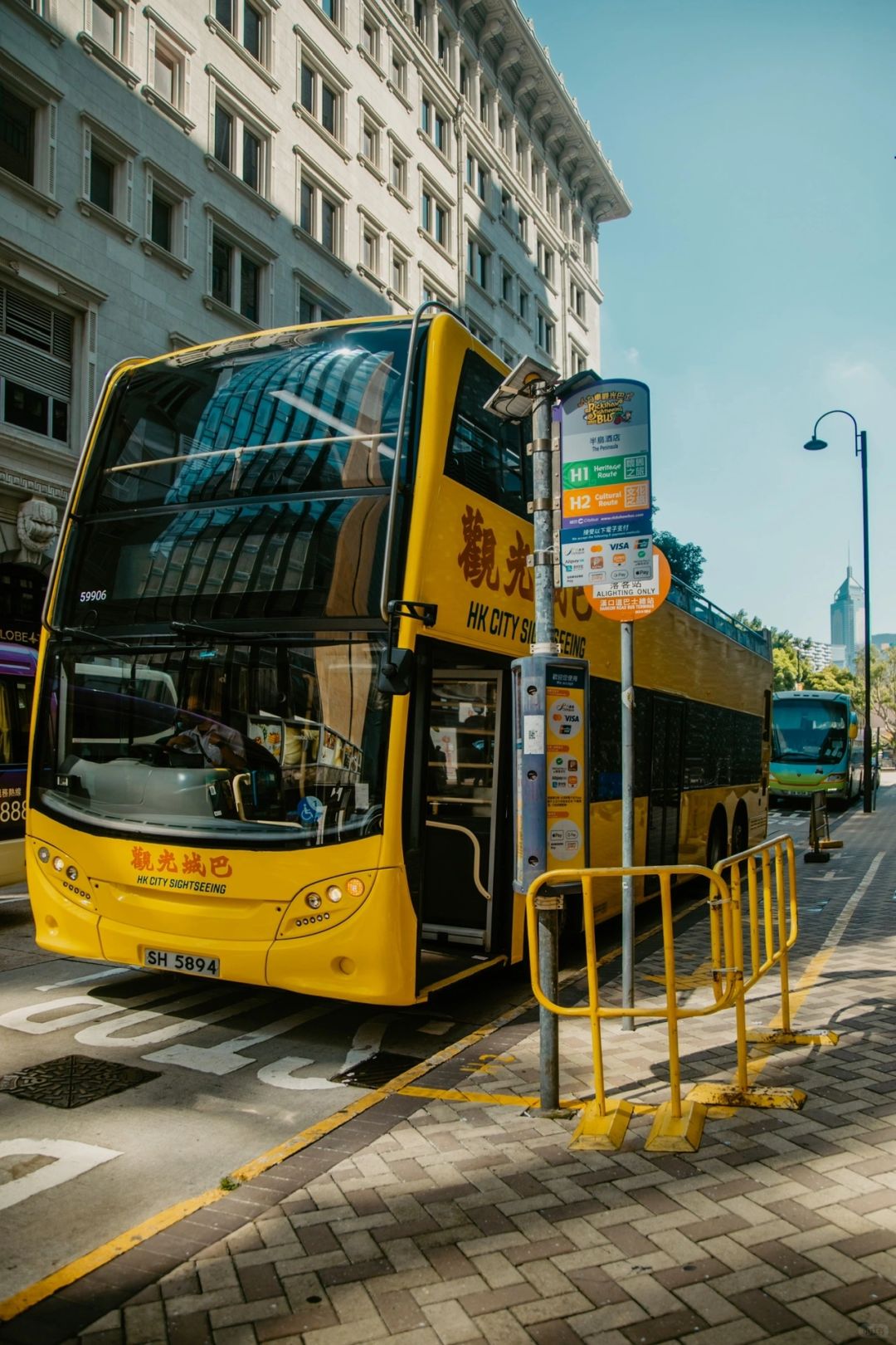 Hong kong-Experience the sunset ride and sightseeing bus in Hong Kong and explore the city at sunset