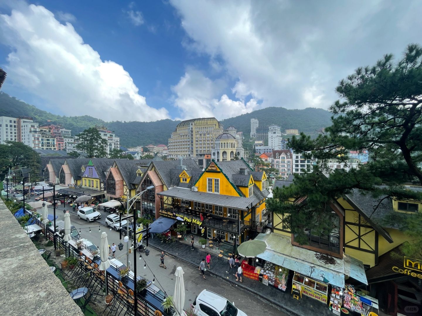 Hanoi-Tam Dao Mountain, a summer resort in Hanoi, Vietnam, enjoy the clouds in the morning and the sunshine at noon