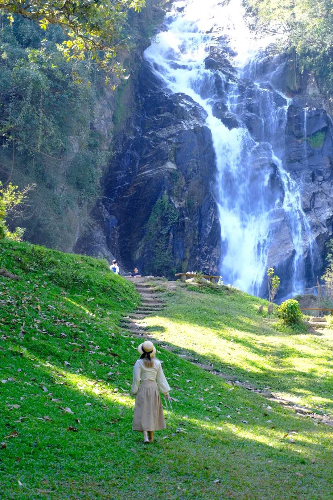 Chiang Mai-Mae Tia Waterfall in Chiang Mai National Park,🏕️ where many locals camp and picnic