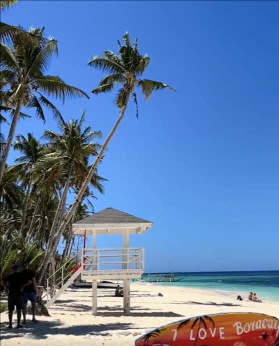 Boracay-Travel to Puka Beach in Boracay, Philippines, with few people and beautiful scenery