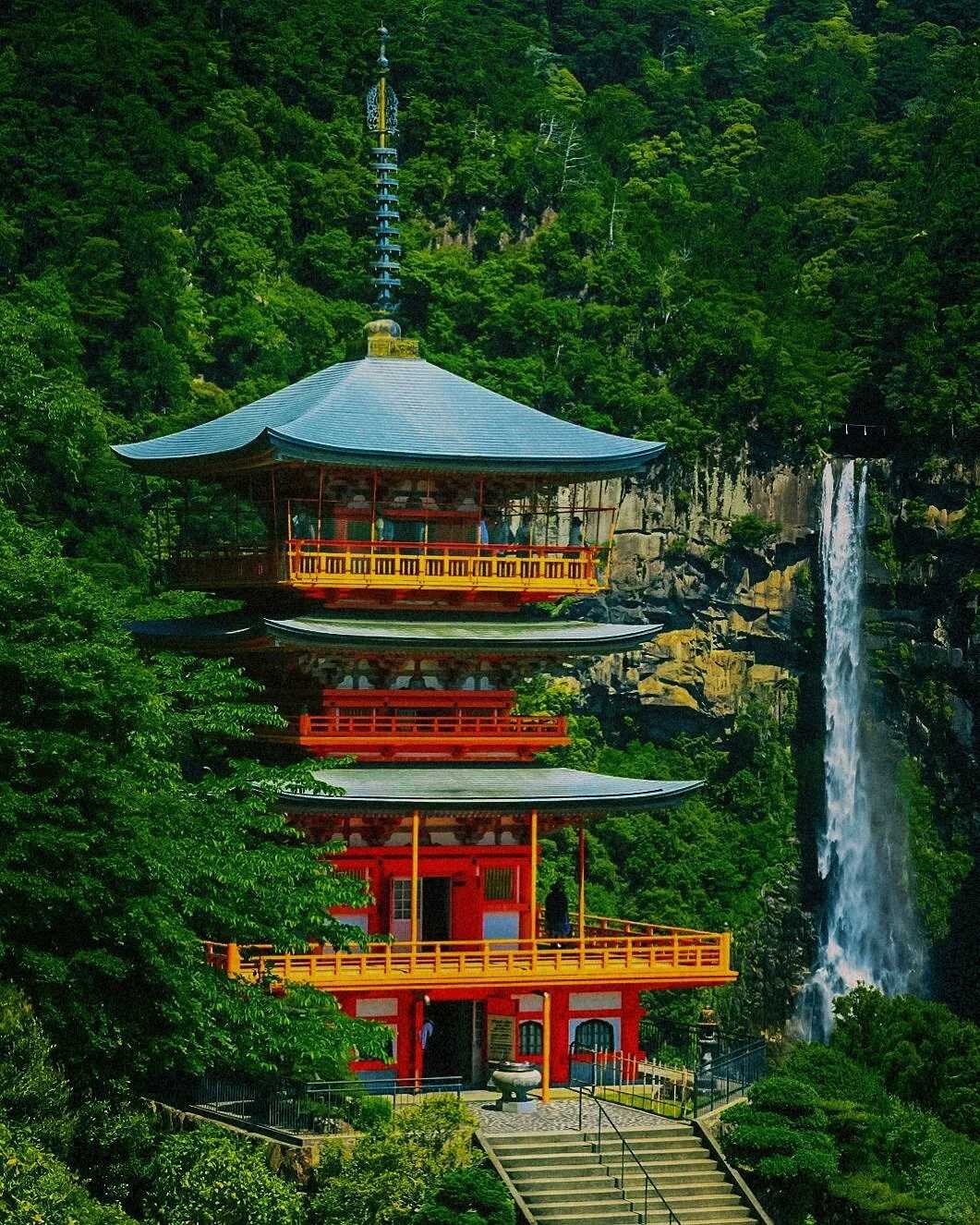 Osaka-Wakayama, peaceful haven, ride the Kodama Railway to see waterfalls, forests and shrines