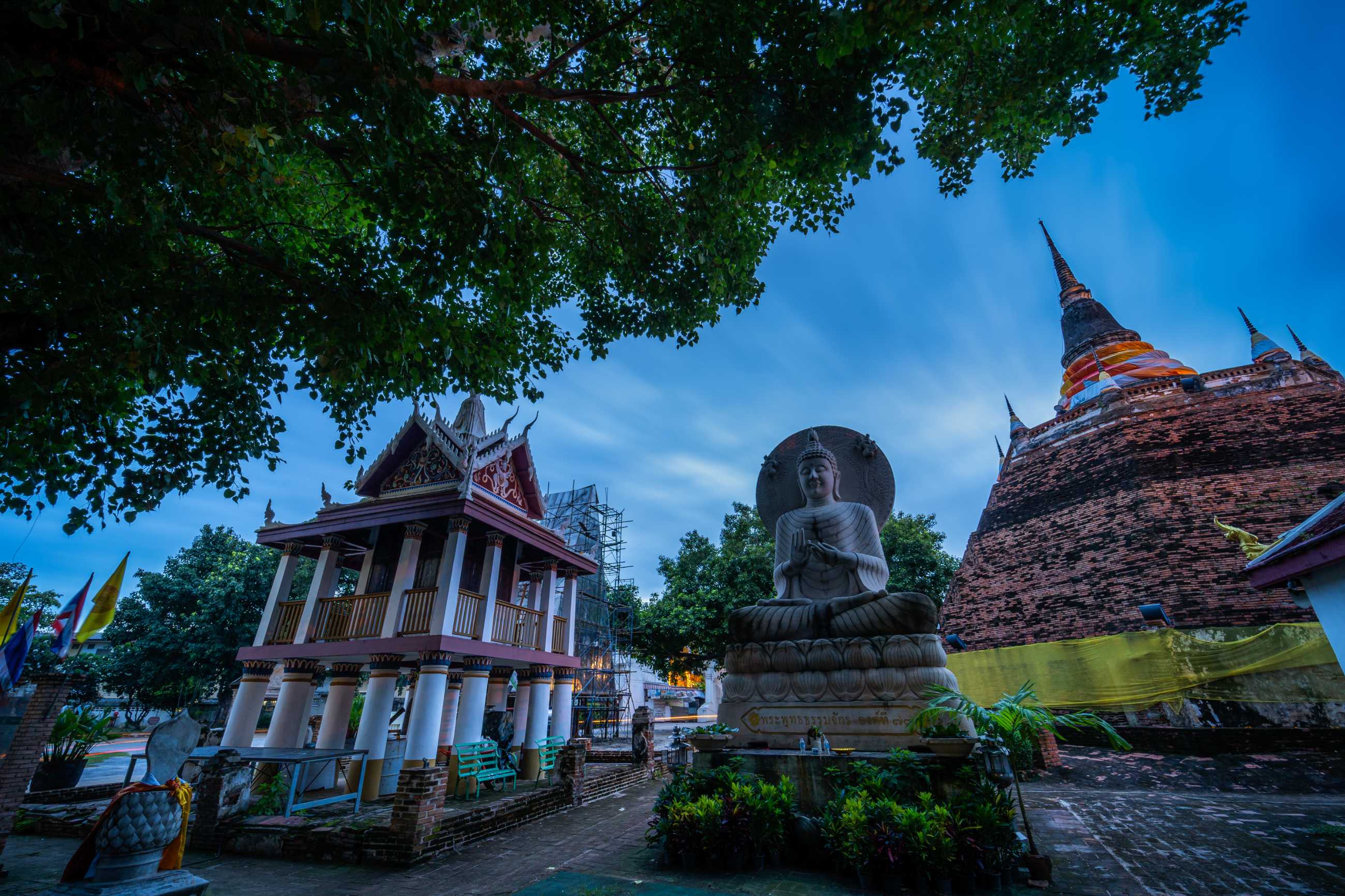 Bangkok-Ratchaburana Temple, a famous temple from the Ayutthaya period, the beauty of Thai architecture