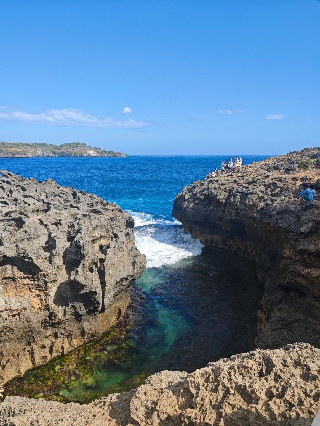 Bali-Travel to Nusa Penida, Indonesia. 👊Visit Fairy Cliff, Diamond Beach, and God's Baths